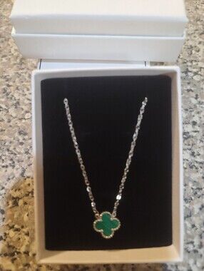 Elegant Stainless Steel Green Clover Pendant Necklace - Women Jewelry